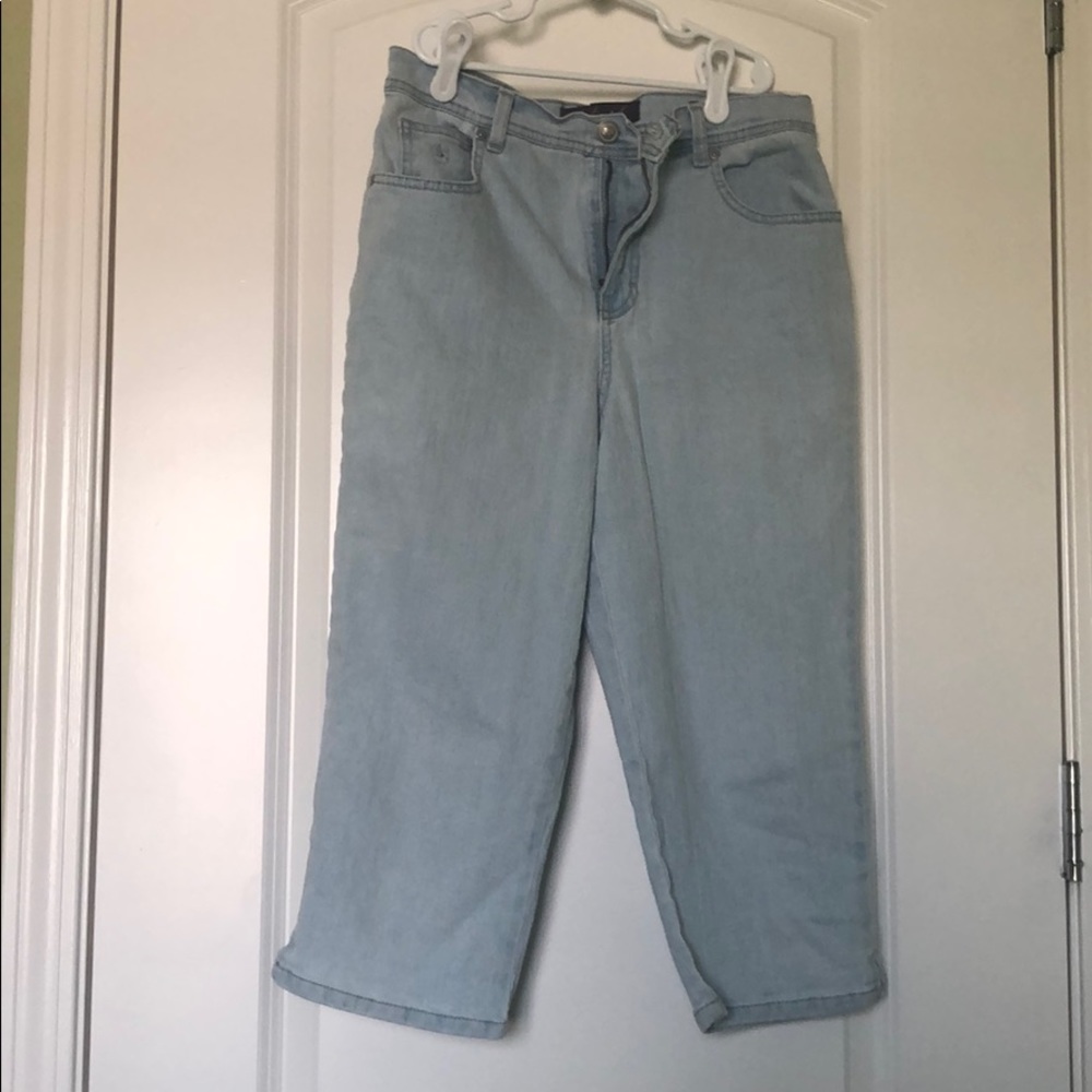 Gloria Vanderbilt Light wash Capri jeans for women